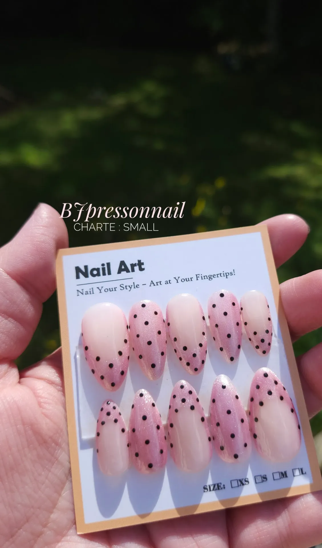 Press-on « Pois rosés cat eye »
